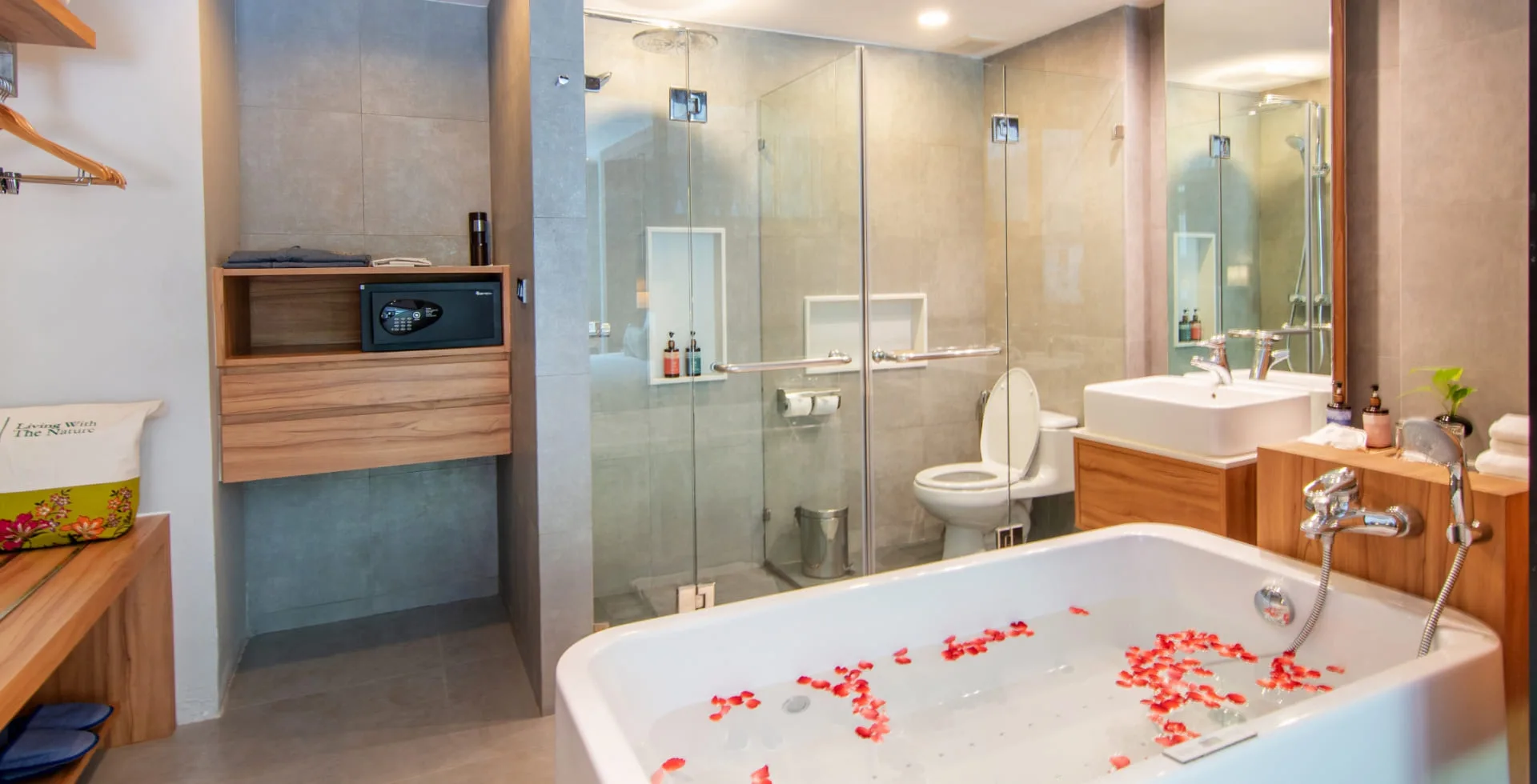 Deluxe Pool Access 45 sq.m. / 28 rooms (Double bed) – Zimmeransicht